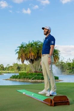 Perfect Putting Mat - Dustin Johnson - Standard Edition -Green And Swing Shop 71755QS0EsS. AC SL1500 dddd3234 19a2 44f6 bb3f c0c37fb3c19d